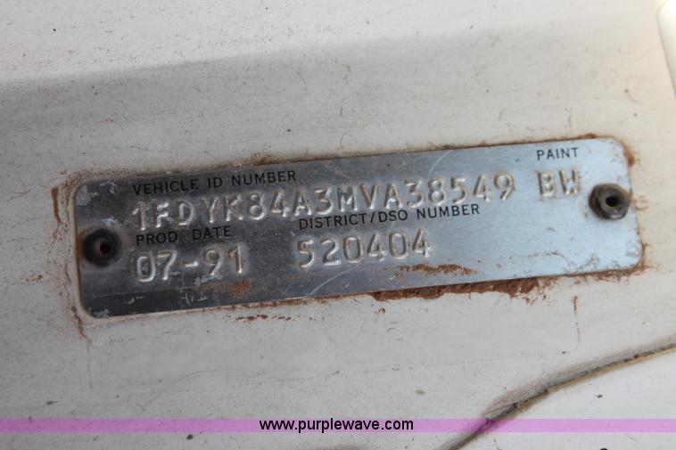 image for item H8036 1991 Ford F800 refuse truck