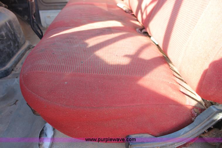 image for item H8037 1989 Ford F700 flatbed truck