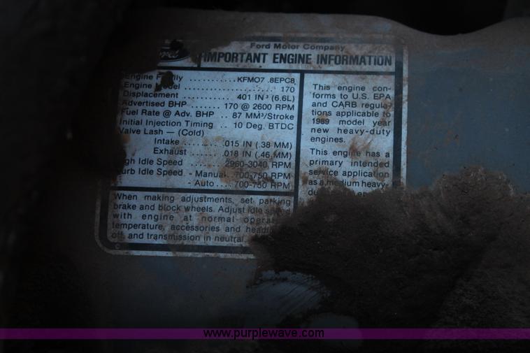 image for item H8037 1989 Ford F700 flatbed truck