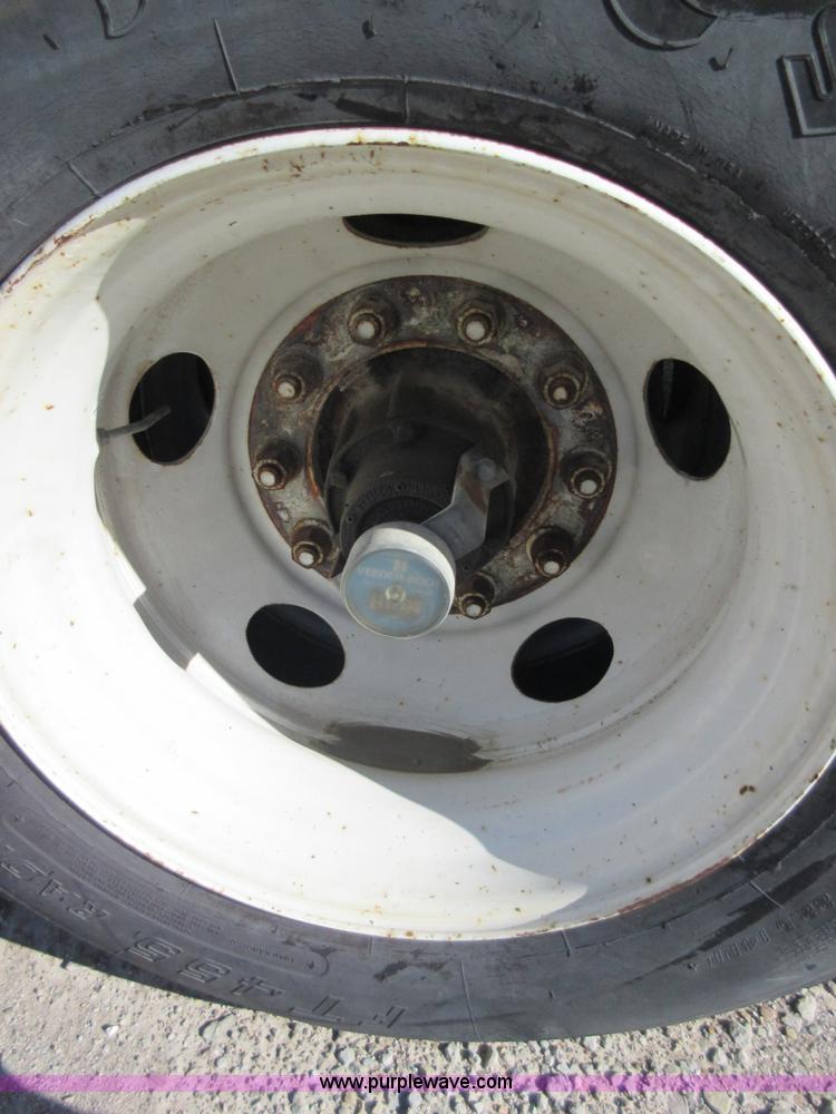 image for item I1838 1996 Utility V2SR refrigerated van trailer