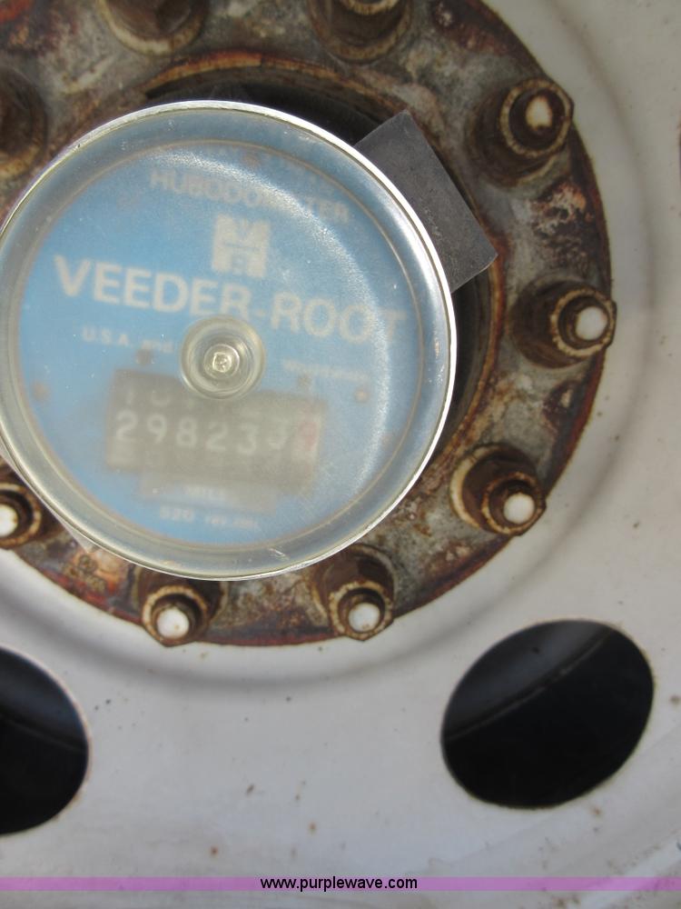 image for item I1838 1996 Utility V2SR refrigerated van trailer