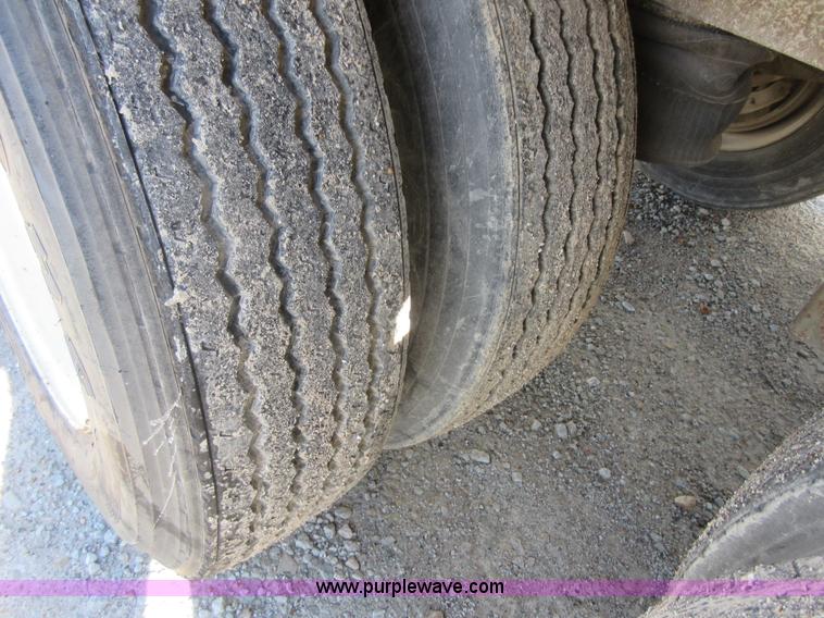 image for item I1838 1996 Utility V2SR refrigerated van trailer