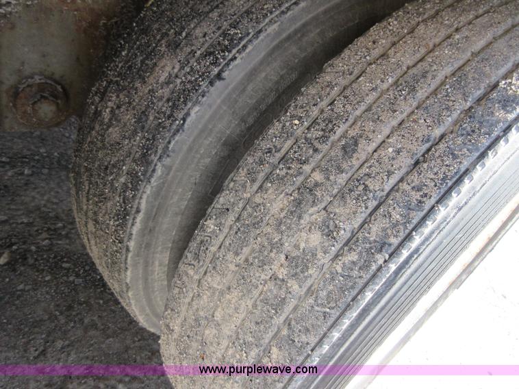 image for item I1838 1996 Utility V2SR refrigerated van trailer