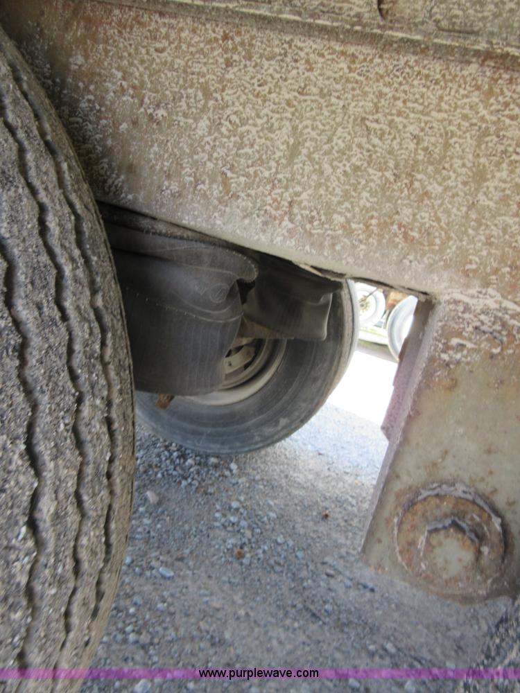 image for item I1838 1996 Utility V2SR refrigerated van trailer