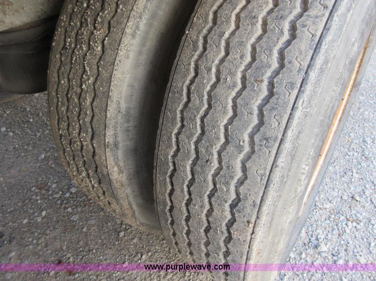 image for item I1838 1996 Utility V2SR refrigerated van trailer