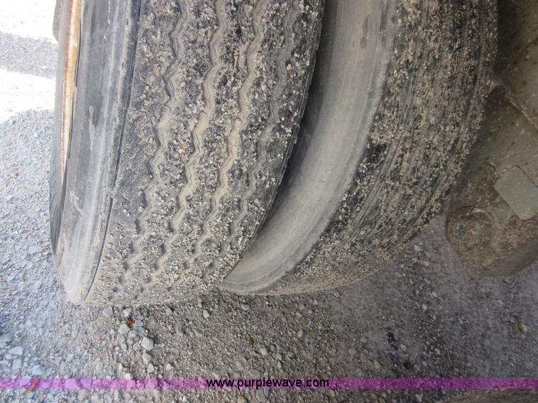 image for item I1838 1996 Utility V2SR refrigerated van trailer