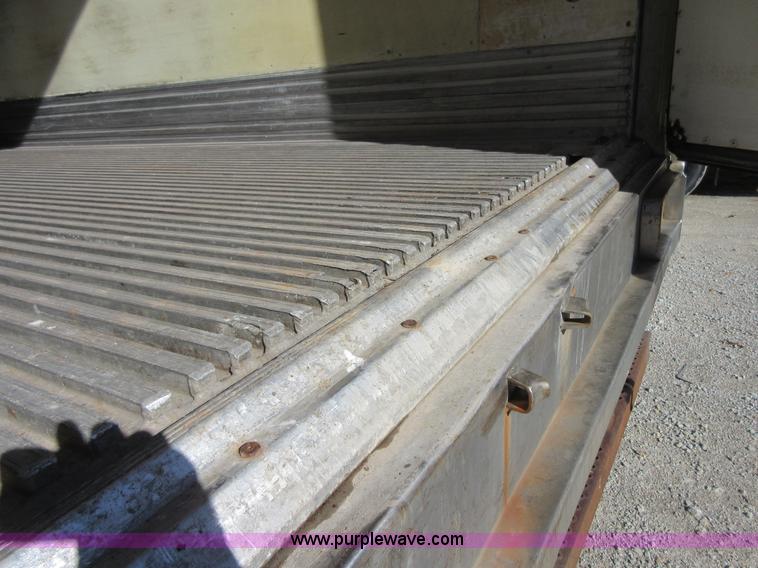 image for item I1838 1996 Utility V2SR refrigerated van trailer