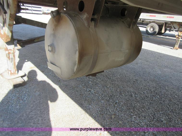 image for item I1838 1996 Utility V2SR refrigerated van trailer