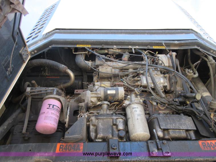 image for item I1838 1996 Utility V2SR refrigerated van trailer