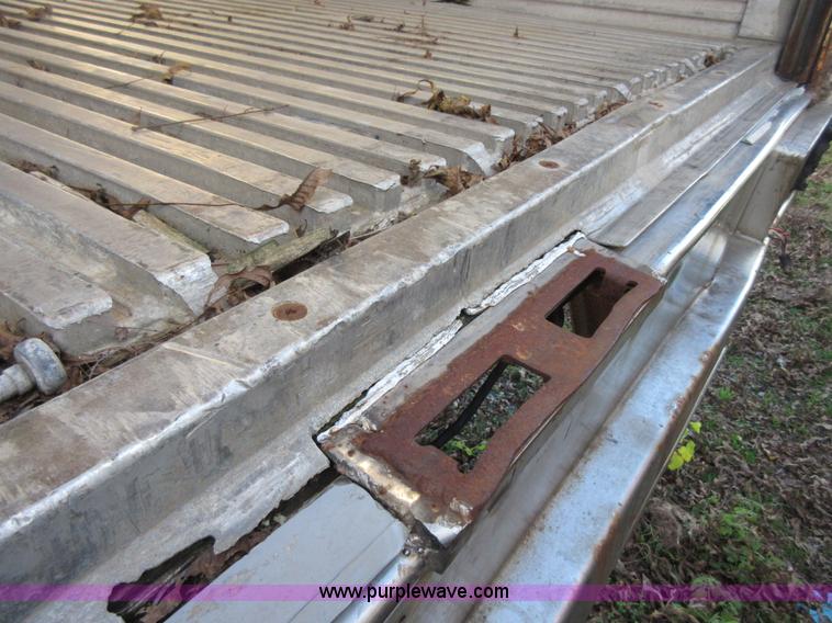 image for item I1841 1997 Wabash dry van trailer