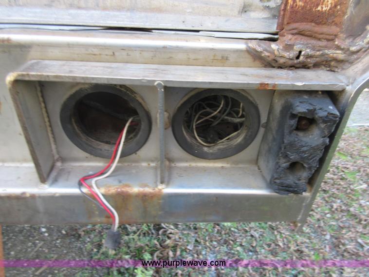 image for item I1841 1997 Wabash dry van trailer