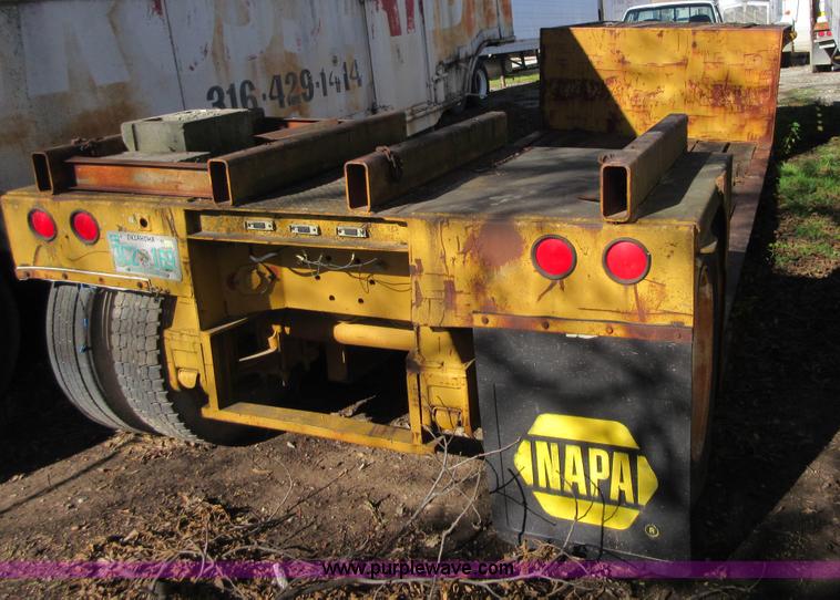 image for item I1842 1987 Holden 11DD29115 lowboy equipment trailer