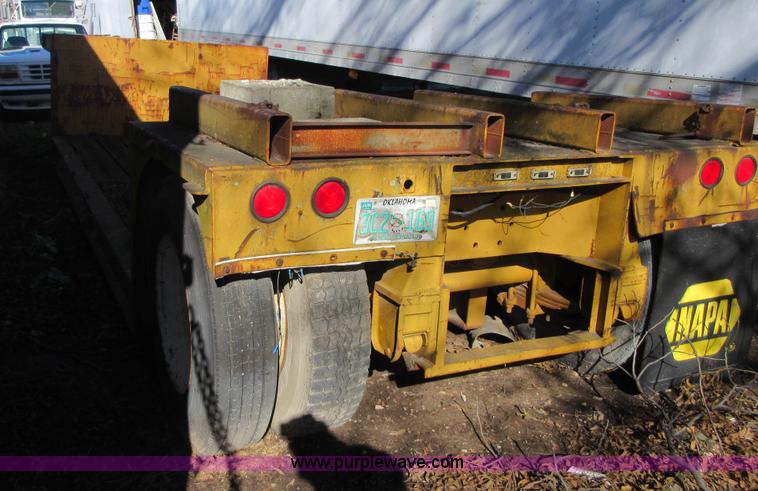 image for item I1842 1987 Holden 11DD29115 lowboy equipment trailer