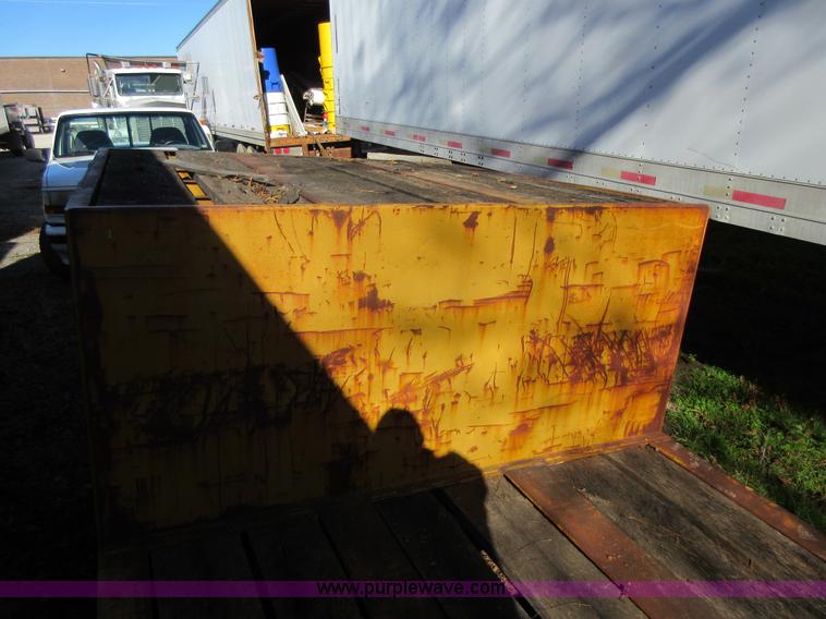 image for item I1842 1987 Holden 11DD29115 lowboy equipment trailer
