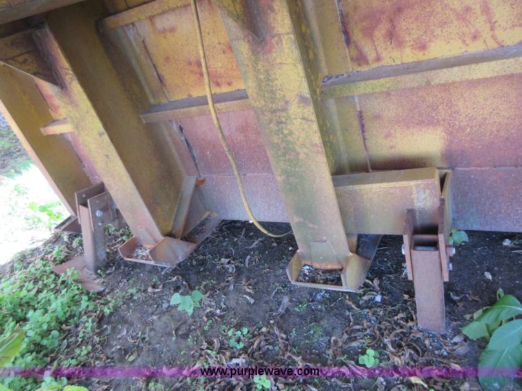 image for item I1842 1987 Holden 11DD29115 lowboy equipment trailer