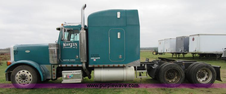 image for item I1862 1997 Peterbilt 379 semi truck