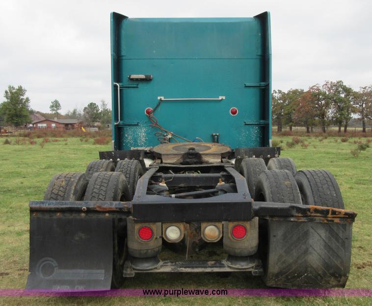image for item I1862 1997 Peterbilt 379 semi truck