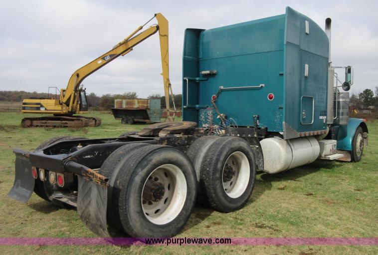image for item I1862 1997 Peterbilt 379 semi truck