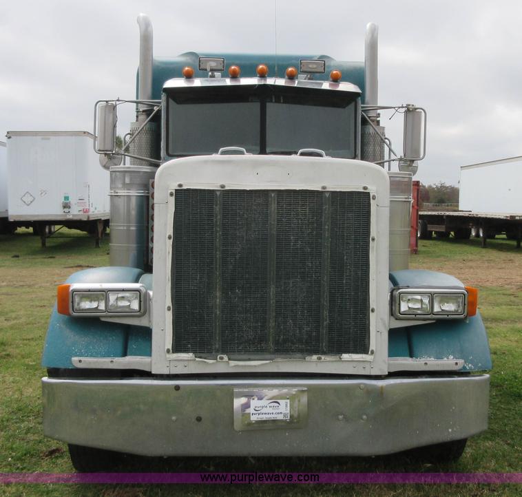 image for item I1862 1997 Peterbilt 379 semi truck