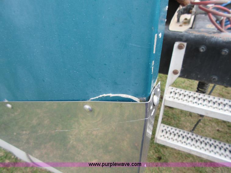 image for item I1862 1997 Peterbilt 379 semi truck