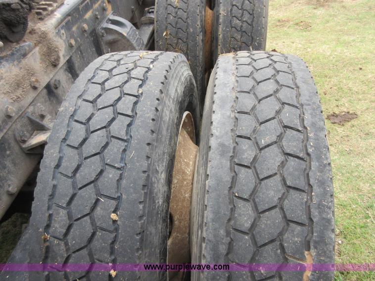 image for item I1862 1997 Peterbilt 379 semi truck