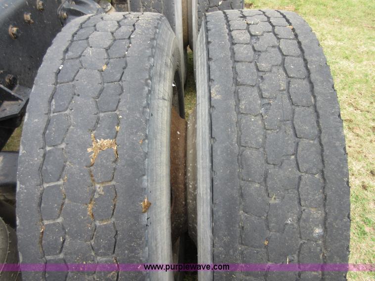 image for item I1862 1997 Peterbilt 379 semi truck