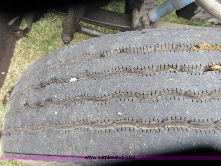 image for item I1862 1997 Peterbilt 379 semi truck