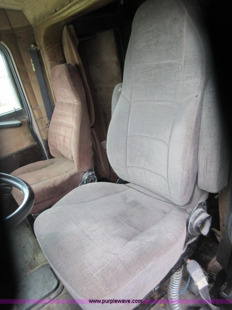 image for item I1862 1997 Peterbilt 379 semi truck