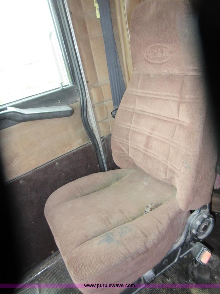 image for item I1862 1997 Peterbilt 379 semi truck