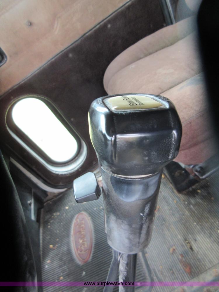 image for item I1862 1997 Peterbilt 379 semi truck