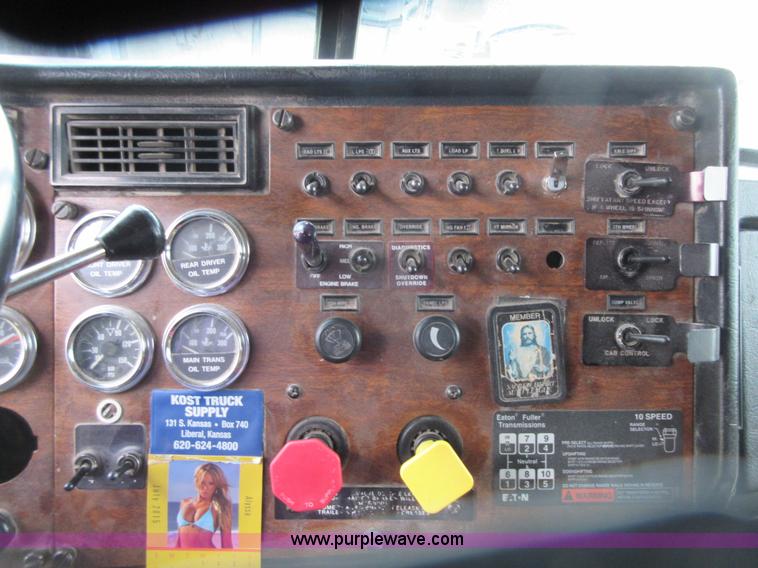 image for item I1862 1997 Peterbilt 379 semi truck