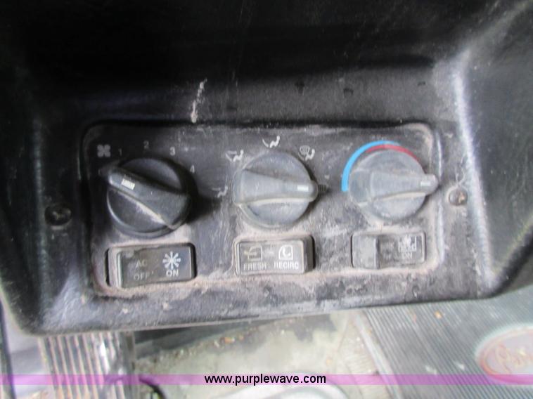 image for item I1862 1997 Peterbilt 379 semi truck