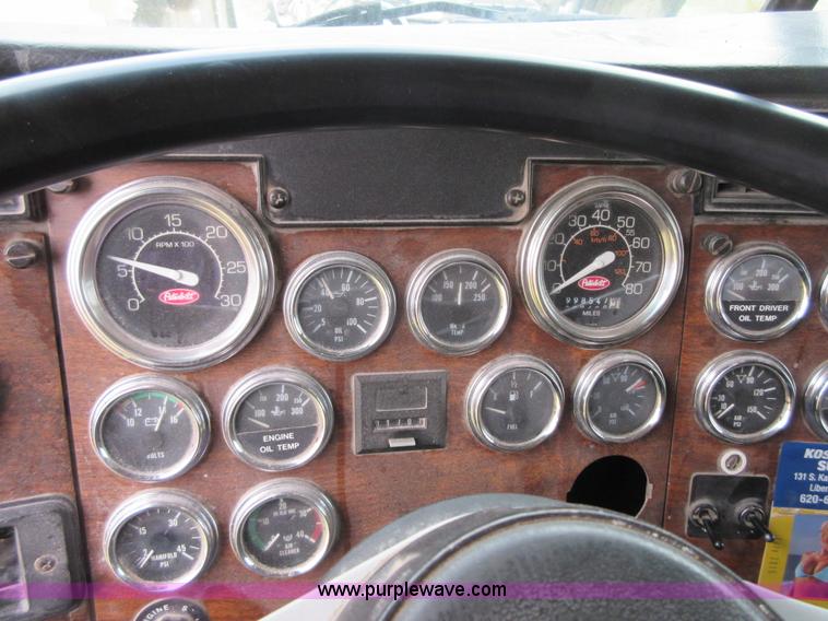 image for item I1862 1997 Peterbilt 379 semi truck