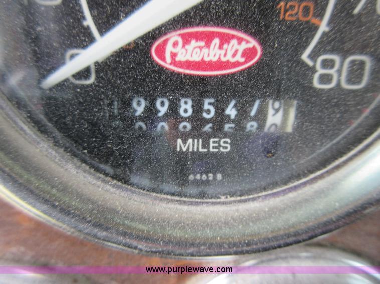 image for item I1862 1997 Peterbilt 379 semi truck