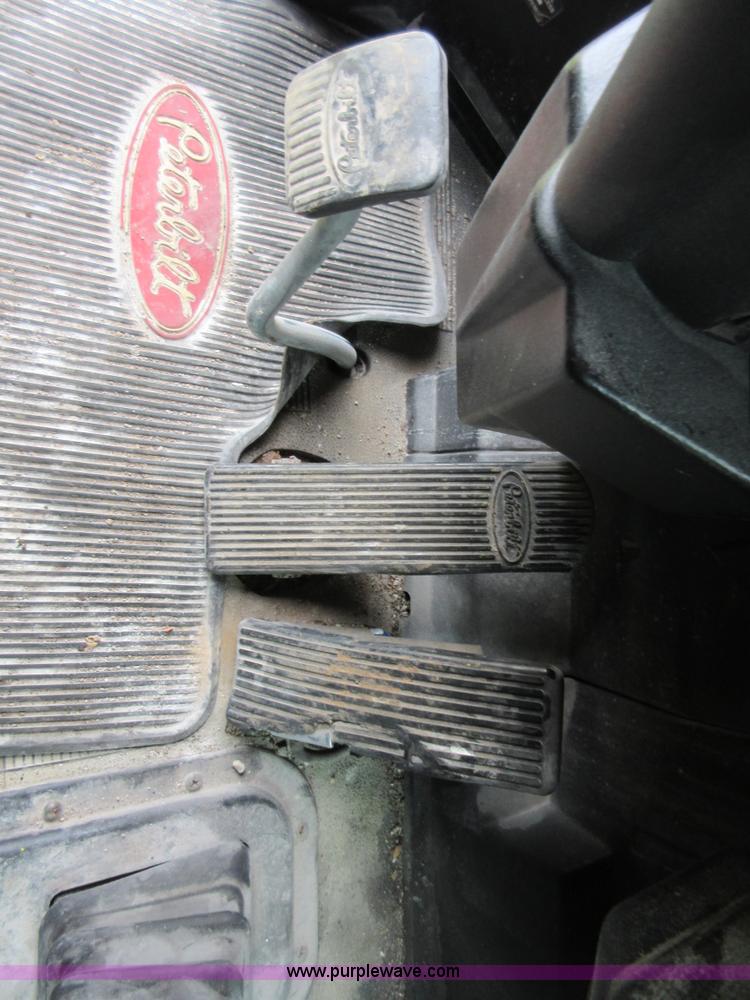 image for item I1862 1997 Peterbilt 379 semi truck