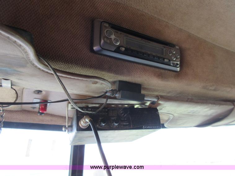 image for item I1862 1997 Peterbilt 379 semi truck