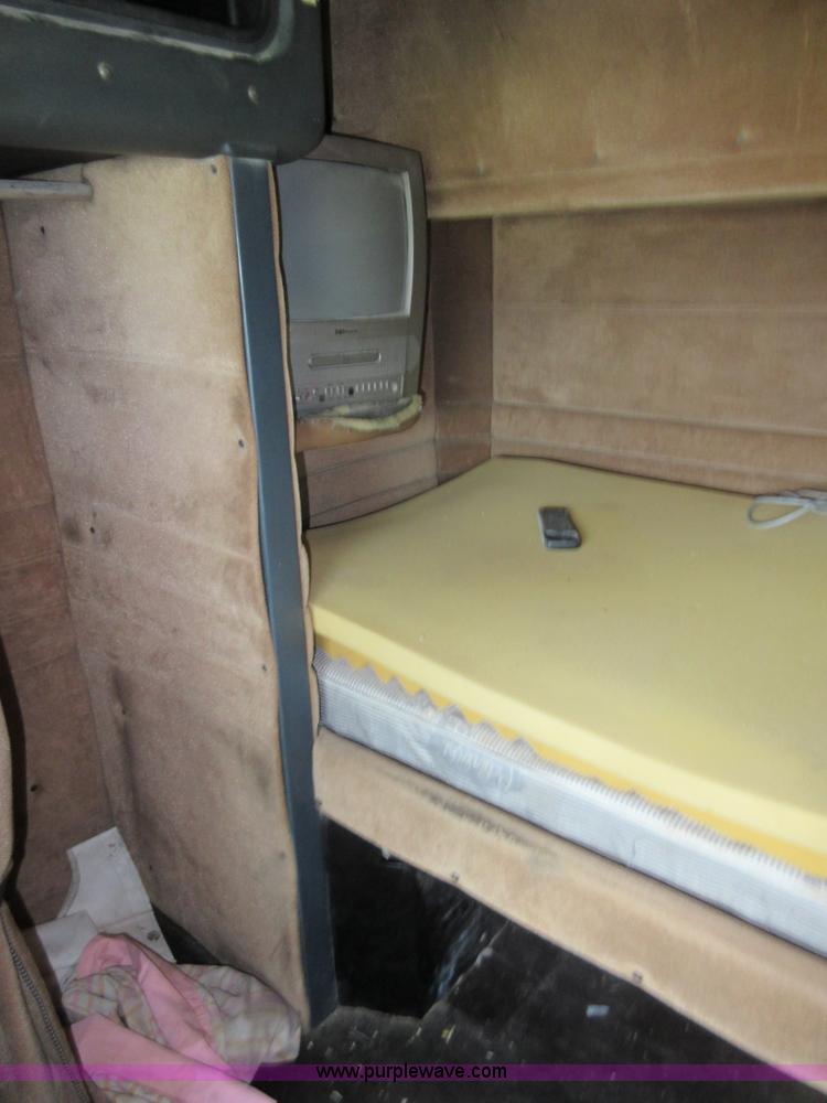 image for item I1862 1997 Peterbilt 379 semi truck