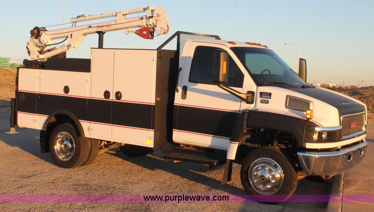 image for item J1357 2006 GMC C5500 service truck with crane
