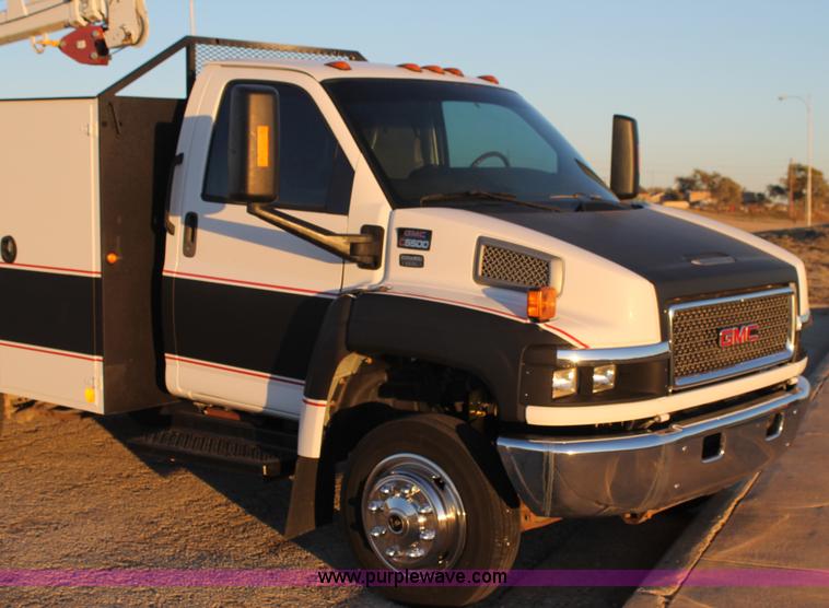 image for item J1357 2006 GMC C5500 service truck with crane