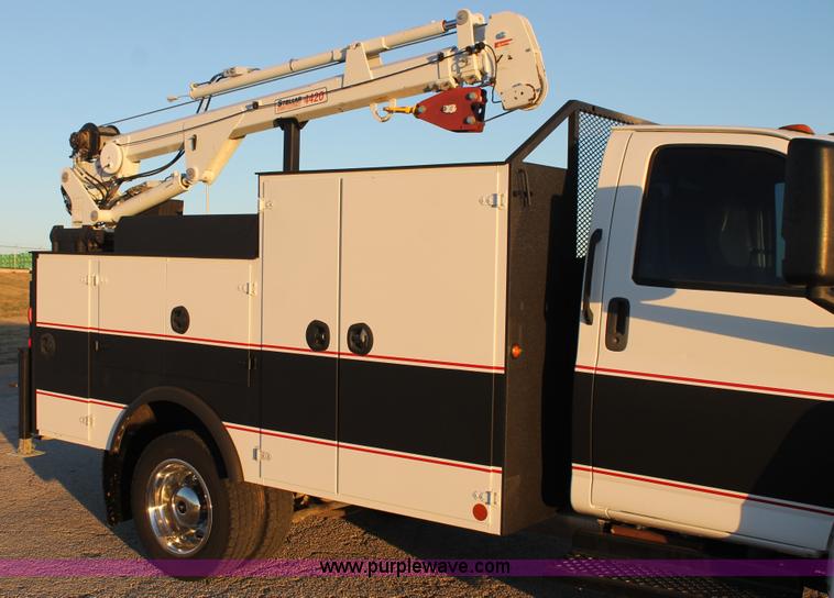 image for item J1357 2006 GMC C5500 service truck with crane