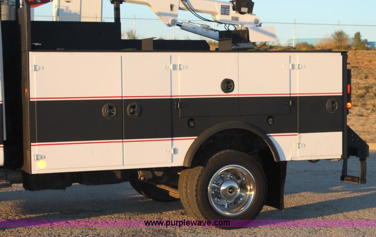 image for item J1357 2006 GMC C5500 service truck with crane