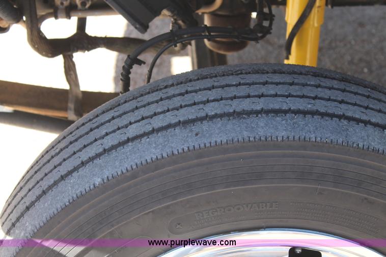 image for item J1357 2006 GMC C5500 service truck with crane