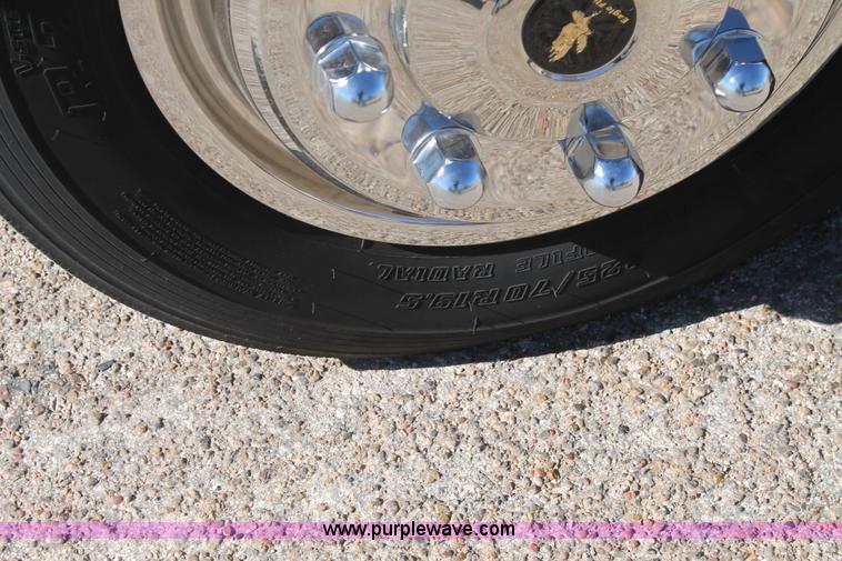 image for item J1357 2006 GMC C5500 service truck with crane