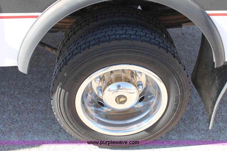 image for item J1357 2006 GMC C5500 service truck with crane