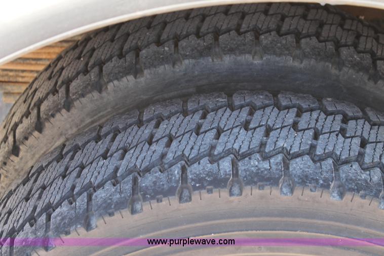 image for item J1357 2006 GMC C5500 service truck with crane