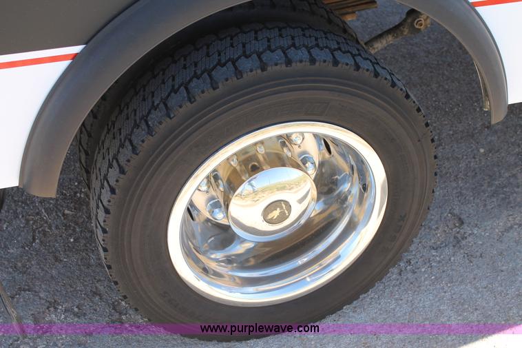 image for item J1357 2006 GMC C5500 service truck with crane