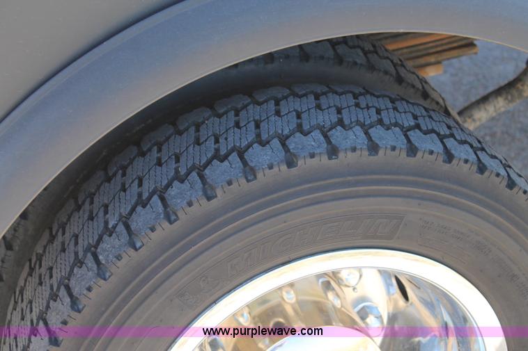 image for item J1357 2006 GMC C5500 service truck with crane