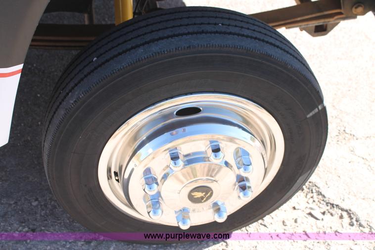 image for item J1357 2006 GMC C5500 service truck with crane