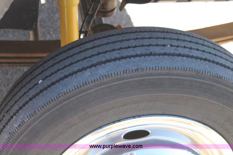 image for item J1357 2006 GMC C5500 service truck with crane