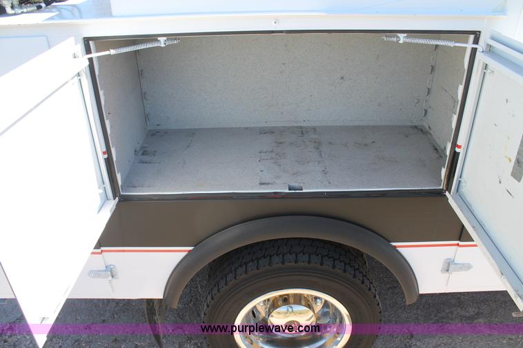 image for item J1357 2006 GMC C5500 service truck with crane